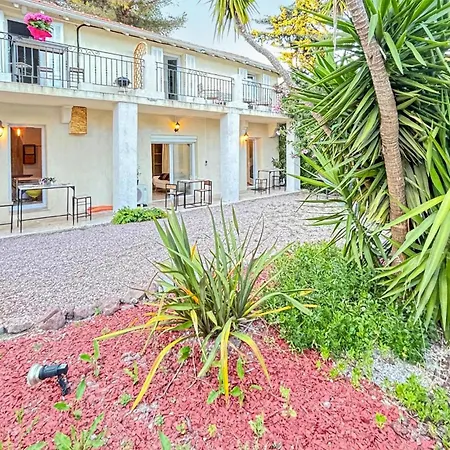 Awesome In Saint-raphael With Kitchen شقة